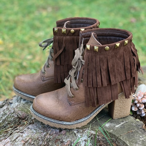 Brown Lace up Boots - Picture 5 of 7
